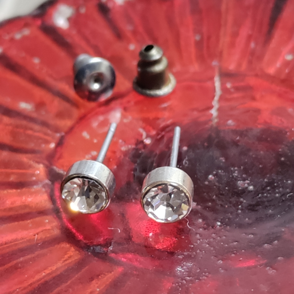 Vintage Bezel stud earrings